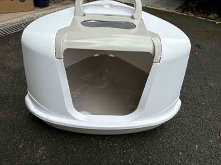 Photo of free Kitten litter tray, bed & carrier (CW11)