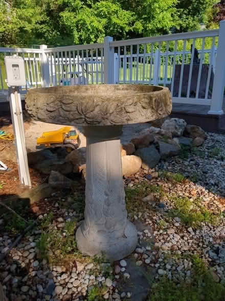 Photo of free Bird Bath (Leaks) (Briardale and Bethayres) #1