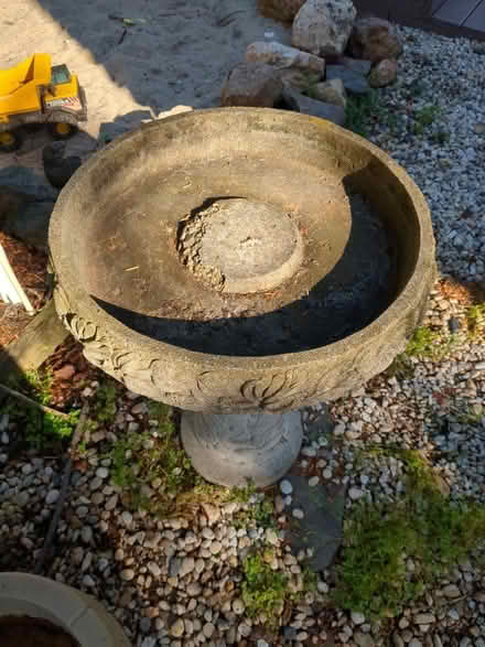 Photo of free Bird Bath (Leaks) (Briardale and Bethayres) #2