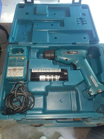 Photo of free Makita drill, charger batteries (Ulster County) #1