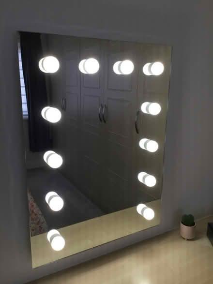 Photo of free Hollywood mirror with lights (Gleadless Townend S12) #1