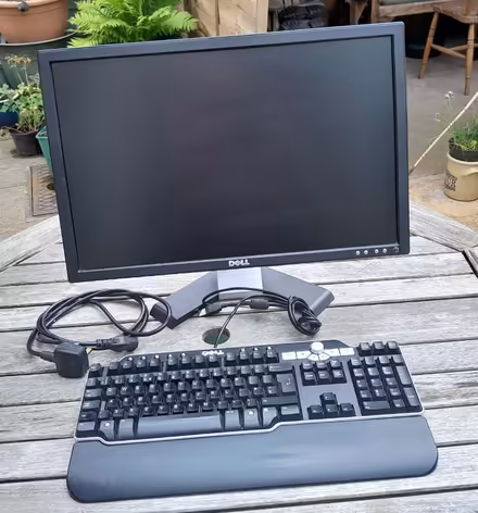 Photo of free dell monitor & keyboard 21" (Elworth CW11) #1