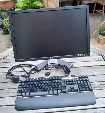 Photo of free dell monitor & keyboard 21" (Elworth CW11) #1