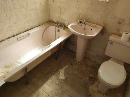 Photo of free Pink bathroom suite (bognor PO21) #1