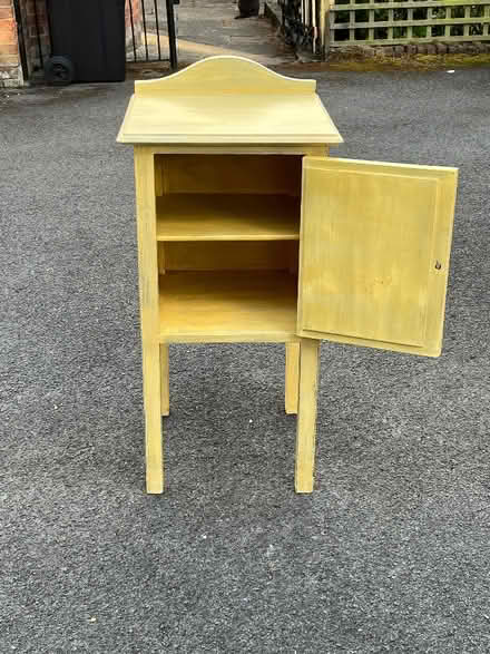 Photo of free Bedside table cabinet (Harrogate HG2) #1