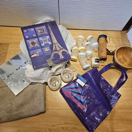 Photo of free Multiple Items One box, one pick-up (Fulham SW6) #1