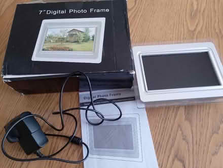 Photo of free Digital photo frame (Emmbrook RG41) #1