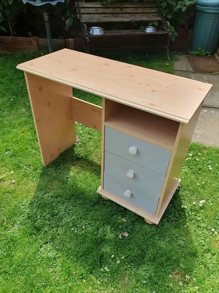 Photo of free Desk with drawers (Rushden NN10) #1
