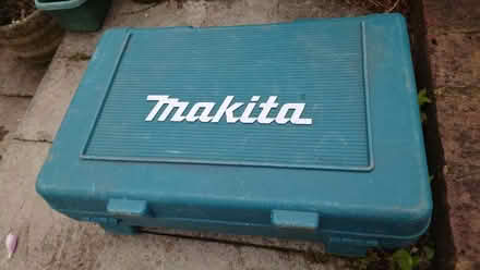 Photo of free Makita 18v charger, battery and box (Purley CR8) #4