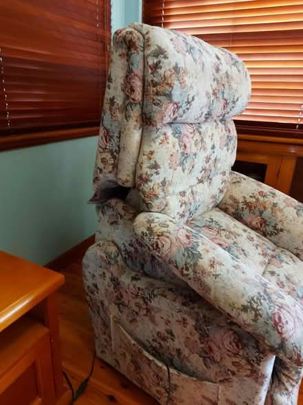 Photo of free Electric recliner lift chair (Hurstville) #2