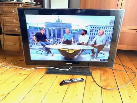 Photo of free Samsung 40inch tv,remote. Not Smart (West-end, Glasgow G12) #1