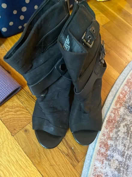 Photo of free 7.5 booties (Park Slope) #1