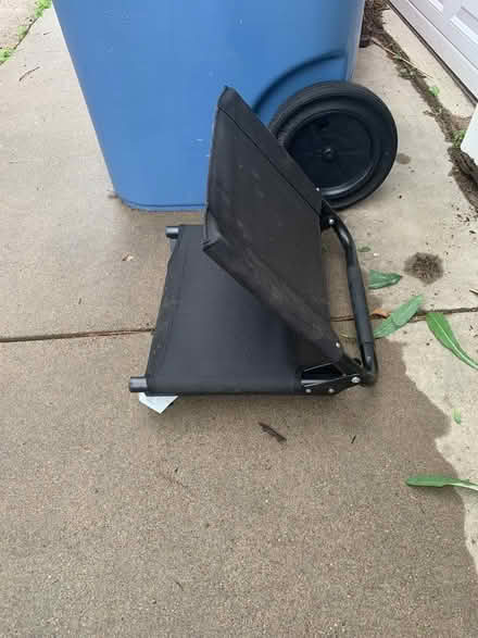 Photo of free One stadium seat (47th and harriet (alley)) #1