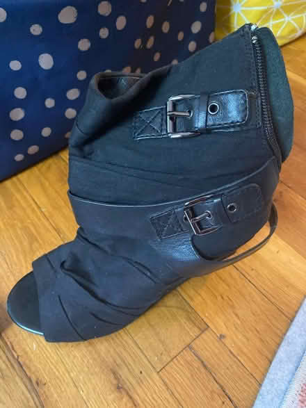 Photo of free 7.5 booties (Park Slope) #2