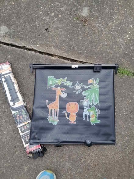 Photo of free a pair of car window shades (DE23) #1