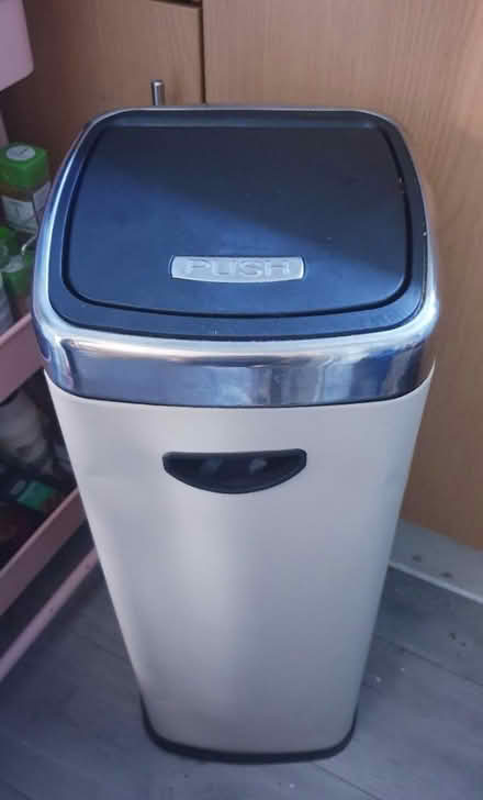 Photo of free Large kitchen bin (Harlesden) #1