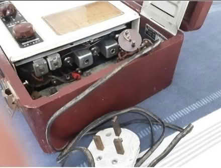 Photo of free Portable valve mains/battery vidor radio 1950s (Redbourn AL3) #2