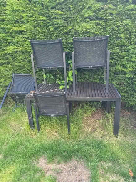 Photo of free Garden table set (West Ferry DD5) #1