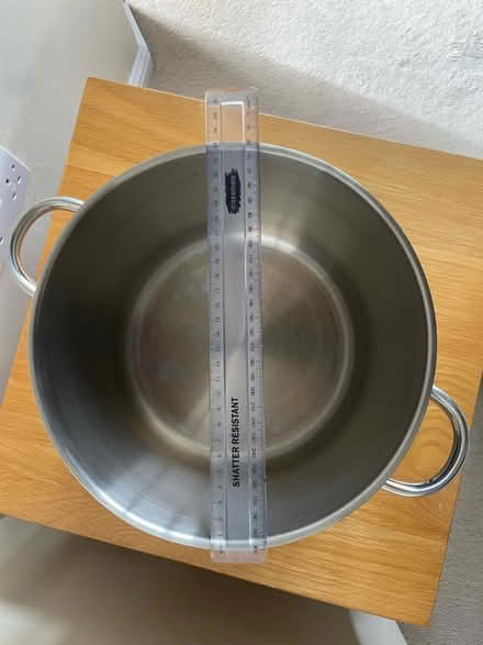 Photo of free Large stainless steel pot (RM7) #4