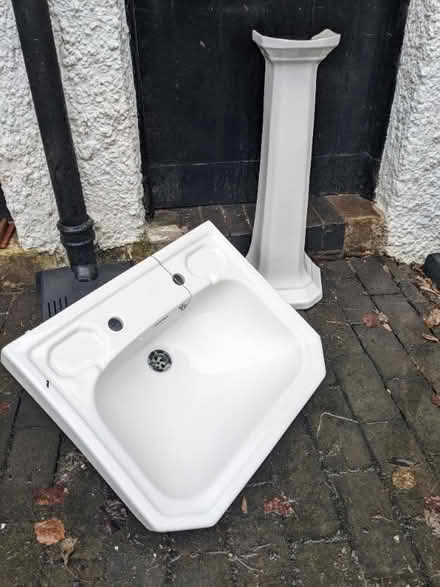 Photo of free Pedestal sink and toilet (Llansantffraid SY22) #1