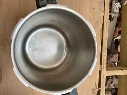 Photo of free Large pressure cook pot (Earley RG6) #4