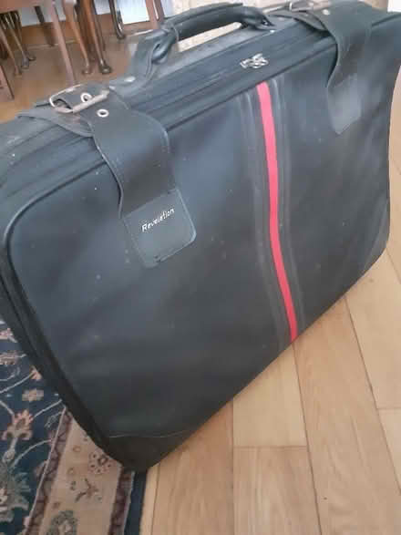 Photo of free suitcase in good condition (BT16)