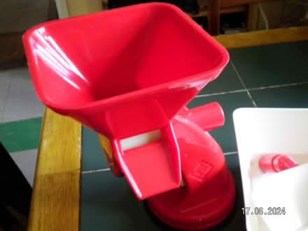 Photo of free Kitchen gadget for removing the skin and pips from tomato (New Costessey NR5) #3