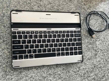 Photo of free iPad Bluetooth keyboard (Weybridge KT13) #1