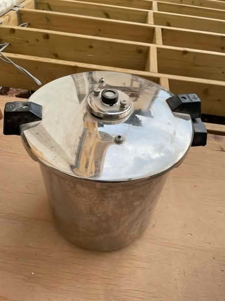Photo of free Large pressure cook pot (Earley RG6) #1