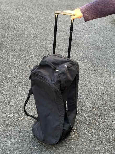 Photo of free Old/used holdall with wheels and retractable handle (Harrogate HG2) #1