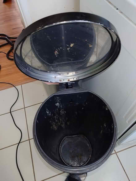 Photo of free Step-on trash can used for compost (Santa Monica) #2