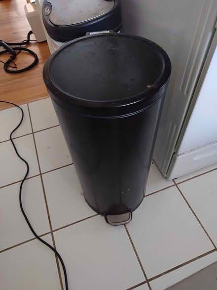 Photo of free Step-on trash can used for compost (Santa Monica) #1
