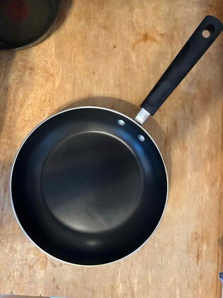 Photo of free 4 non stick pans (Burbank, near NoHo border) #3