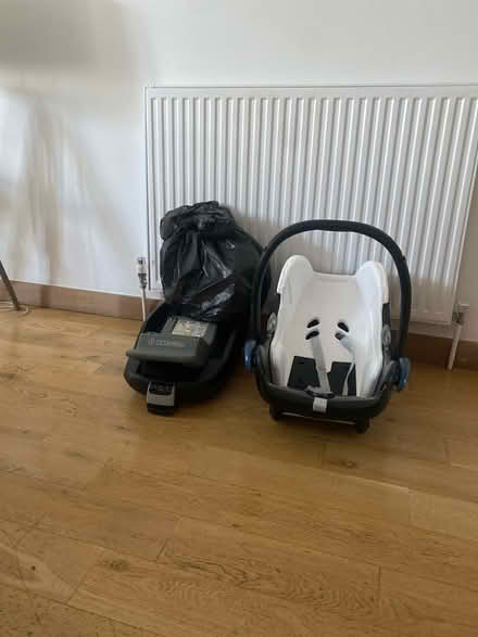 Photo of free Maxi cosi baby car seat (Richmond TW10) #1