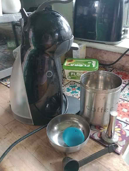 Photo of free Dolce Gusto machine with accessories (Long Eaton NG10) #1