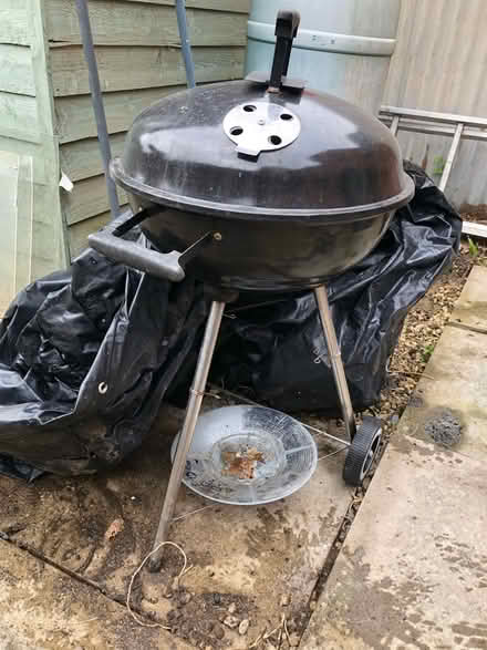 Photo of free Small bbq (RG14 Newbury) #2