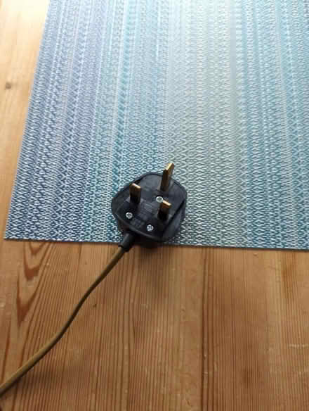 Photo of free Floor lamp - needs new bulb/fuse (Haymarket/West End) #3
