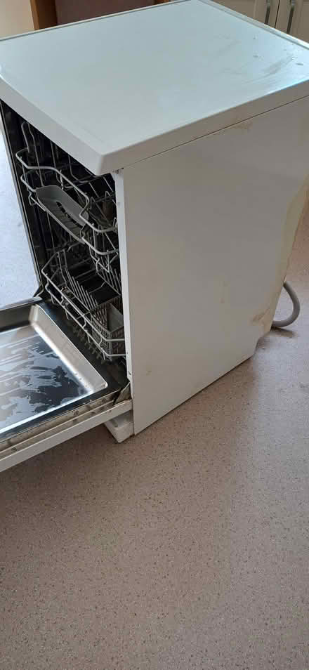 Photo of free Bosch slimline dishwasher (North Holmwood) #4