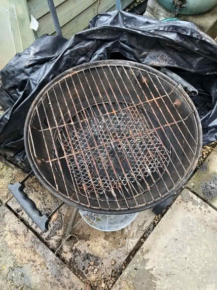 Photo of free Small bbq (RG14 Newbury) #1