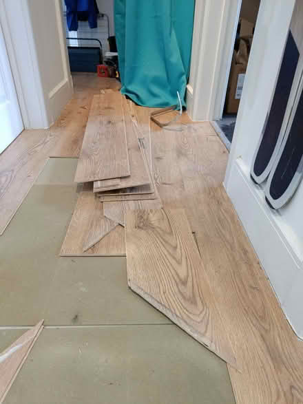 Photo of free Job lot of laminate flooring 2 (Streatham Hill SW2)