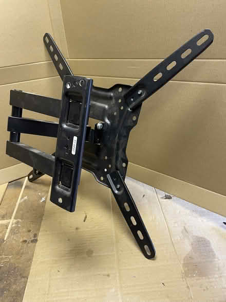 Photo of free TV or display screen mount (Droitwich WR9) #2