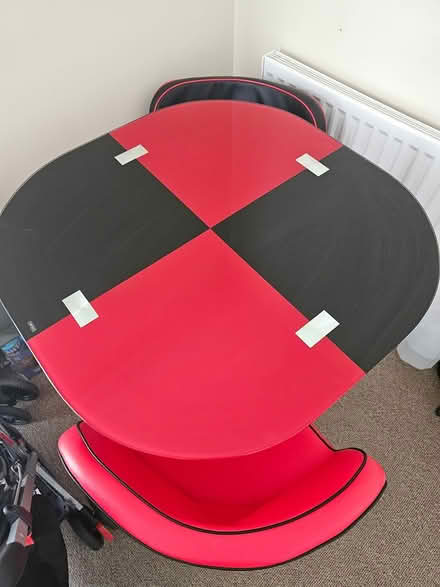 Photo of free Black/Red Glass Round Table (EH5) #1
