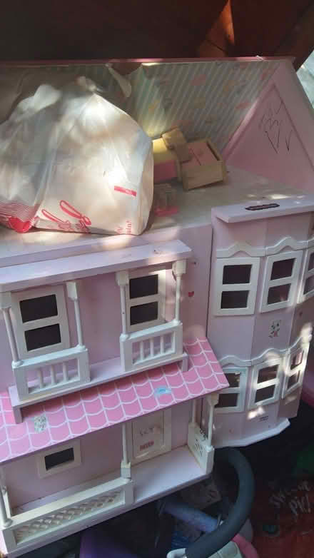 Photo of free Dolls house (East Croydon CR0) #1