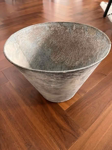 Photo of free Indoor/outdoor metal planter (Nine Elms SW11) #2