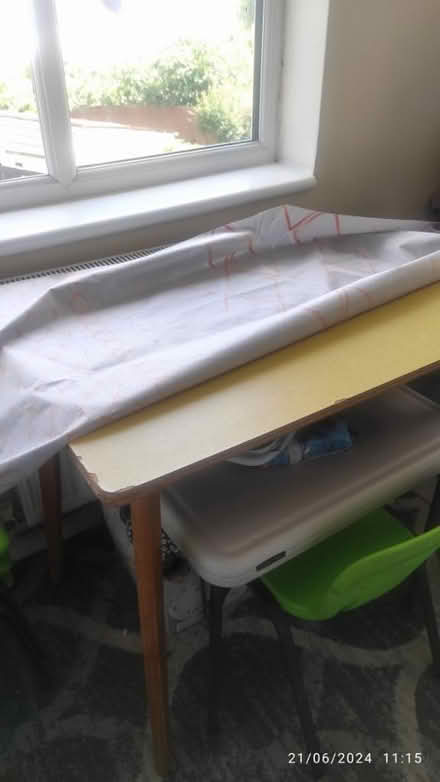 Photo of free Small dining table (SE19) #2