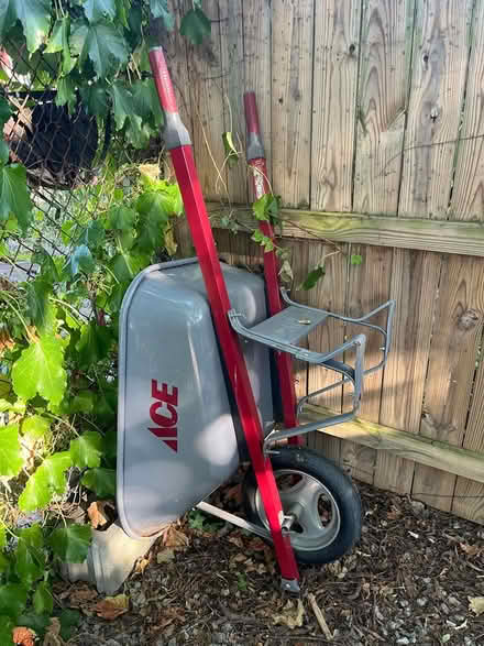 Photo of free wheelbarrow (Capitol Hill near Lincoln Park) #1