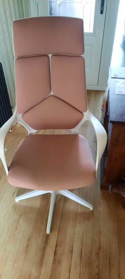 Photo of free Pink swivel chair (Hucclecote GL3) #1