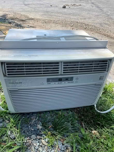 Photo of free Three window ac units (Arlington heights) #3