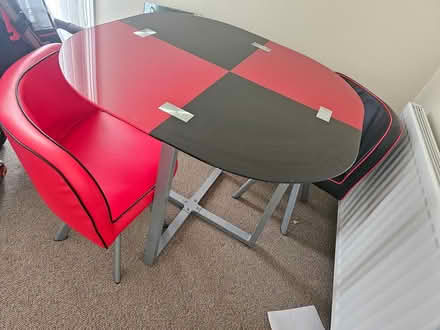 Photo of free Black/Red Glass Round Table (EH5) #3