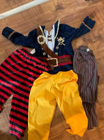 Photo of free Kids pirate costume 3-4 (Kings norton) #1